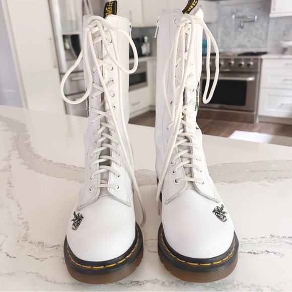 Dr Martens Vonda Floral Lace Up Boots - Picture 4 of 16
